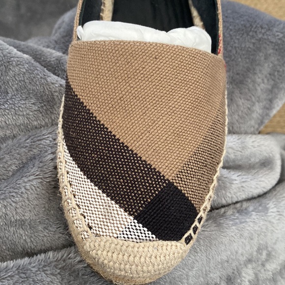 Burberry espadrilles size 7 - Picture 6 of 6